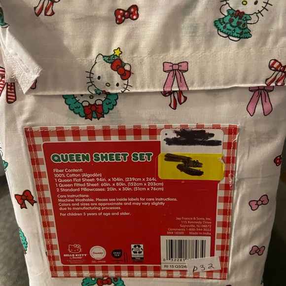 Hello Kitty and Friends Queen Sheet Set - White and Red - Picture 2 of 4
